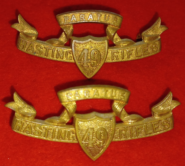 MM157 - 49th Hastings Rifles Collar Badge Pair